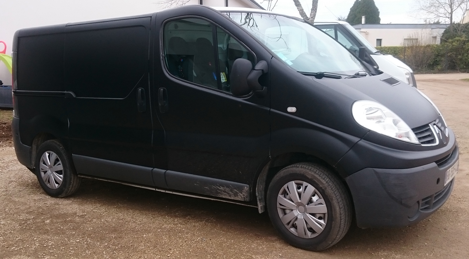Covering total noir mat renault trafic